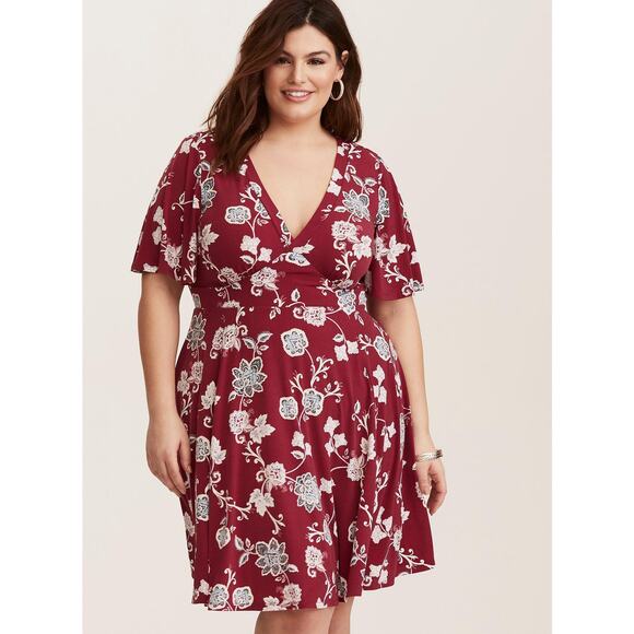 Torrid Berry Floral Stretch Knit Dress Womens Size 3X Burgundy Flutter Sleeve - Picture 1 of 10